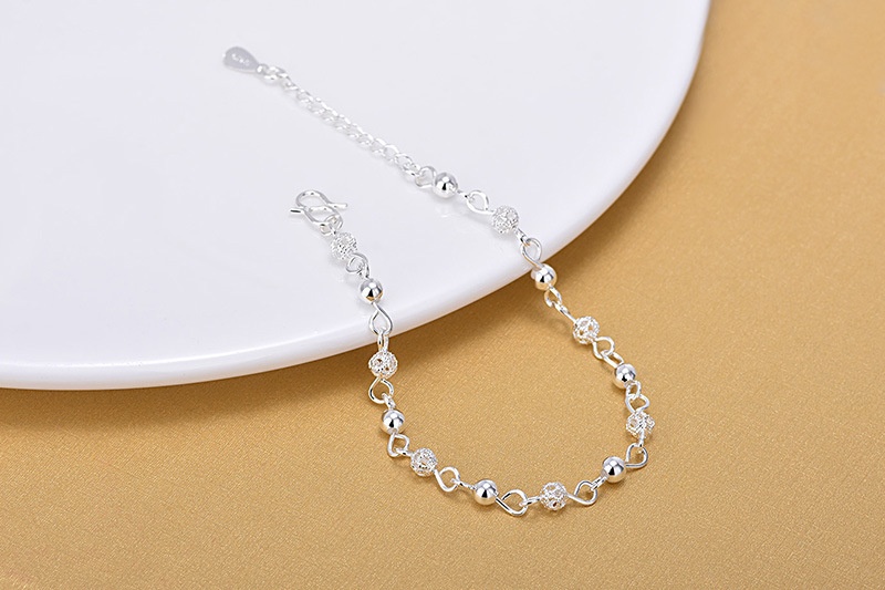 Trang sức bạc lấp lánh, trẻ trung Trang sức bạc lấp lánh, trẻ trung