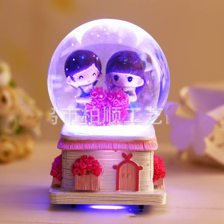 Hộp nhạc quả cầu thủy tinh tình yêu đầu tiên