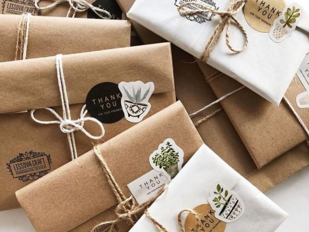 Sử giấy kraft để gói quà